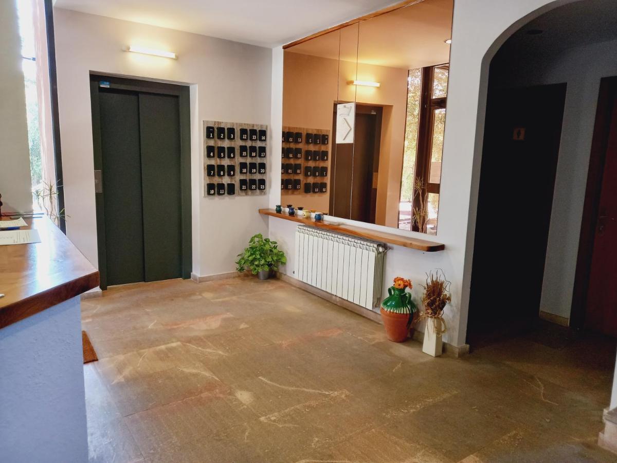 Hotel Seva Buitenkant foto